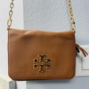 Tory Burch Britton cross body purse. Like new! No flaws! Goes with everything!